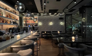 pop up cocktail bar nea smyrni athens athensvoice βραδυ αθηνα κοκτειλ νεα σμυρνη πλατεια καφε techno